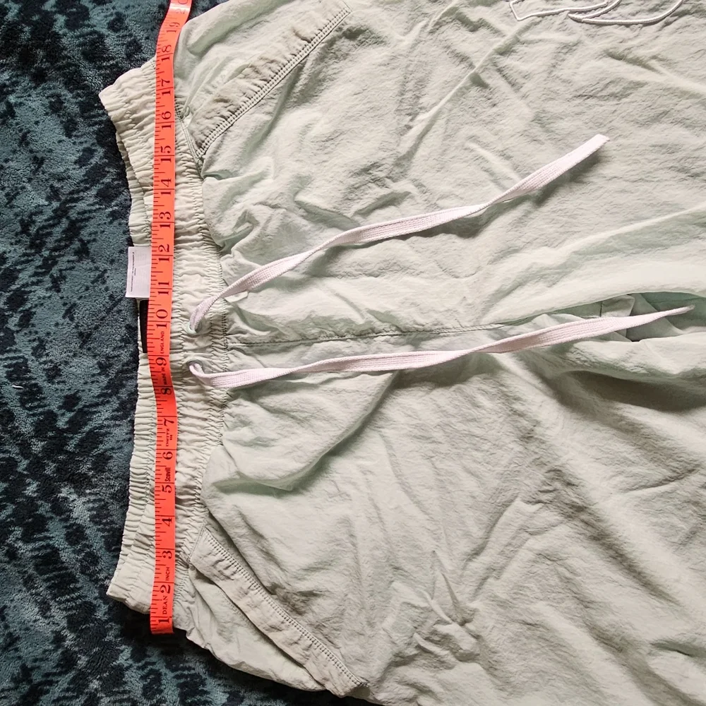 Nike unisex shorts mint color size L‎
